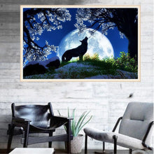 Charger l'image dans la galerie, Loup de lune - diamant rond plein - 30x40cm