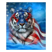 Charger l'image dans la galerie, Le tigre de drapeau de nous - diamant rond complet - 30x35cm