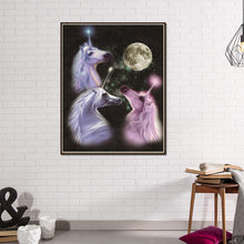 Charger l'image dans la galerie, Lune de cheval - diamant plein rond - 25x30cm