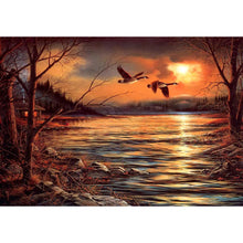 Charger l'image dans la galerie, Lac d’oiseau de coucher du soleil - diamant rond complet - 40x30cm