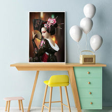 Charger l'image dans la galerie, Geisha - diamant rond complet - 30x40cm