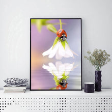 Charger l'image dans la galerie, Coccinelle de fleur - diamant rond complet - 30x40cm