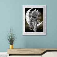 Charger l'image dans la galerie, Chat de lune - diamant rond plein - 30x40cm