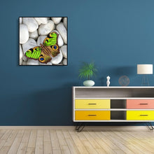 Charger l'image dans la galerie, Papillon en pierre - diamant rond complet - 30x30cm