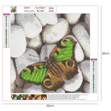 Charger l'image dans la galerie, Papillon en pierre - diamant rond complet - 30x30cm