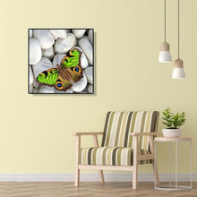 Charger l'image dans la galerie, Papillon en pierre - diamant rond complet - 30x30cm
