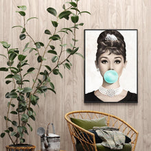 Charger l'image dans la galerie, Jolie fille - peinture en diamant complet - 30x40cm