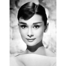 Charger l'image dans la galerie, Jolie fille - peinture en diamant complet - 30x40cm