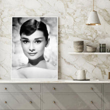 Charger l'image dans la galerie, Jolie fille - peinture en diamant complet - 30x40cm