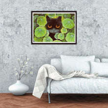Charger l'image dans la galerie, Chat de feuille de lotus - peinture complète de diamant - 30x40cm