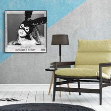 Charger l'image dans la galerie, Figure de femmes de lapin - peinture complète de diamant - 30x30cm