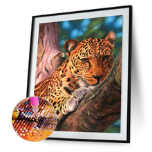 Charger l'image dans la galerie, Léopard d’escalade - peinture en diamant complet - 40x30cm