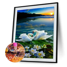 Charger l'image dans la galerie, Lac des cygnes - peinture complète en diamant - 30x40cm