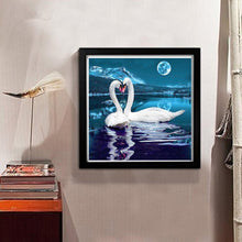 Charger l&#39;image dans la galerie, Lac des cygnes - peinture diamant pleine - 30x30cm
