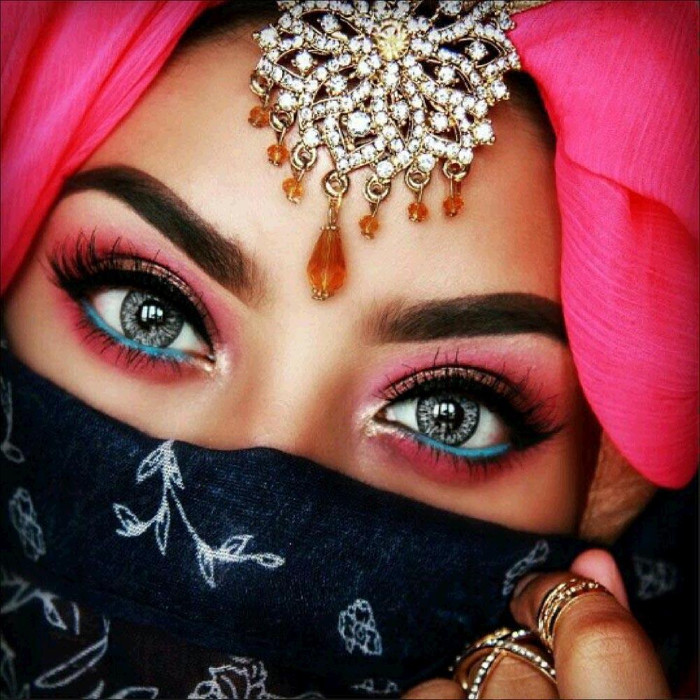 Beauté masquée - peinture en diamant complet - 30x30cm