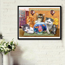 Charger l&#39;image dans la galerie, Aquarium chats - diamant rond complet - 40x30cm
