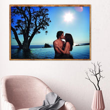 Charger l&#39;image dans la galerie, Amoureux de baisers - diamant rond complet - 40x30cm
