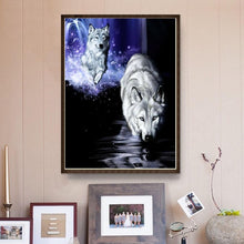 Charger l&#39;image dans la galerie, Running white wolf - diamant rond complet - 30x40cm

