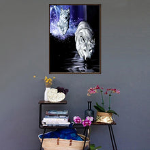 Charger l&#39;image dans la galerie, Running white wolf - diamant rond complet - 30x40cm

