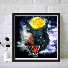 Charger l&#39;image dans la galerie, Loup et lune - diamant plein rond - 30x30cm
