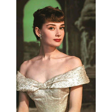 Charger l&#39;image dans la galerie, Jolie fille - peinture en diamant complet - 30x40cm
