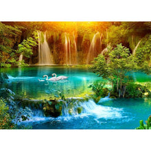 Charger l&#39;image dans la galerie, Lac de cygne de forêt - peinture complète de diamant - 40x30cm
