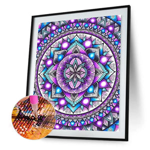Mandala violet - peinture complète en diamant - 30x35cm