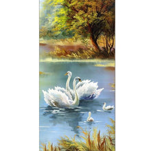 Charger l&#39;image dans la galerie, Famille de cygne - peinture ronde complète de diamant - 85x45cm

