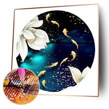 Charger l&#39;image dans la galerie, Lotus étang de poissons - diamant rond complet - 40x40cm
